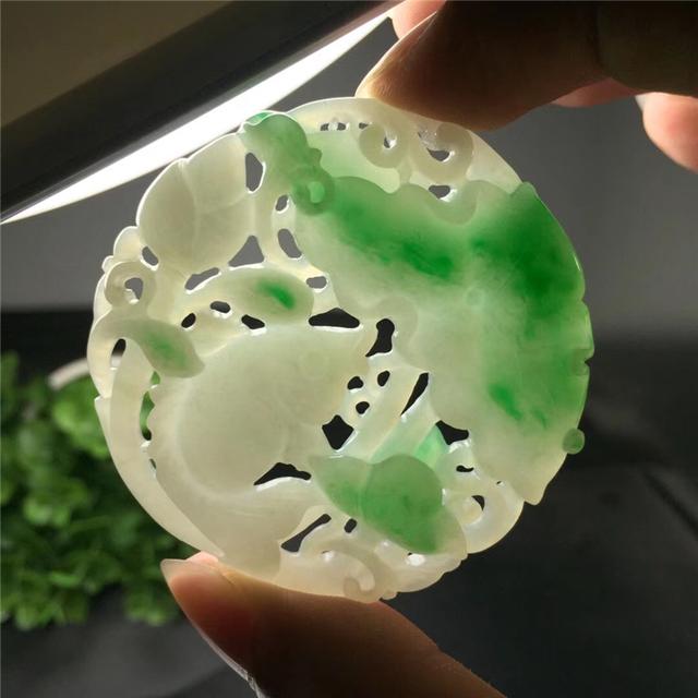 冰种飘阳绿翡翠手镯冰种阳绿手镯-第9张图片-翡翠网 冰种飘阳绿翡翠手镯冰种阳绿手镯-第9张图片-翡翠网