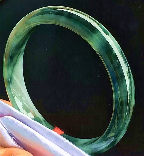 玉和翡翠哪个对身体最好,七彩云南翡翠手镯价格-第2张图片-翡翠网 玉和翡翠哪个对身体最好,七彩云南翡翠手镯价格-第2张图片-翡翠网