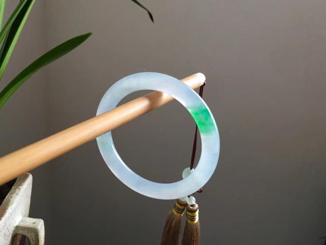 玉手镯有接口,翡翠玉手镯知识大全-第1张图片-翡翠网