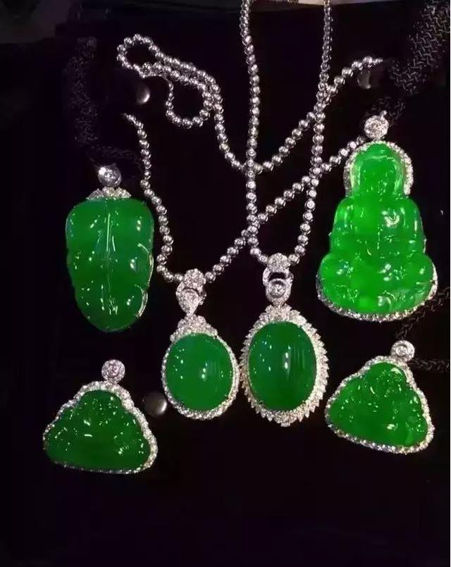 玻璃正阳绿翡翠原石莫西沙正阳绿翡翠原石-第12张图片-翡翠网 玻璃正阳绿翡翠原石莫西沙正阳绿翡翠原石-第12张图片-翡翠网