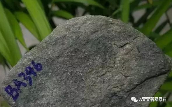 翡翠原石产地分辨翡翠原石场口-第1张图片-翡翠网 翡翠原石产地分辨翡翠原石场口-第1张图片-翡翠网