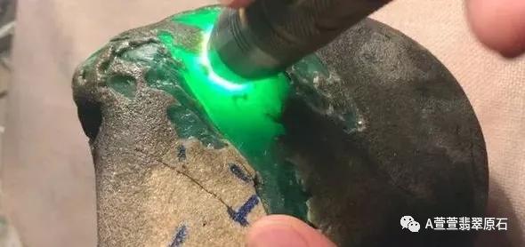 翡翠原石产地分辨翡翠原石场口-第5张图片-翡翠网 翡翠原石产地分辨翡翠原石场口-第5张图片-翡翠网