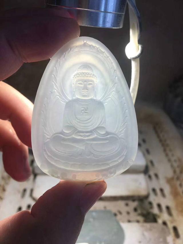 翡翠和玉哪个养人,翡翠原石加工加工-第6张图片-翡翠网 翡翠和玉哪个养人,翡翠原石加工加工-第6张图片-翡翠网