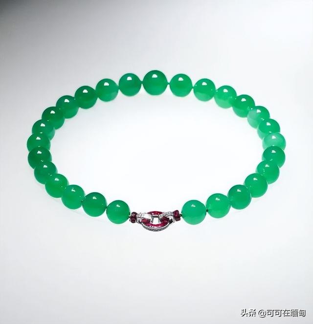 清代翡翠手镯清代的翡翠价格表-第5张图片-翡翠网 清代翡翠手镯清代的翡翠价格表-第5张图片-翡翠网