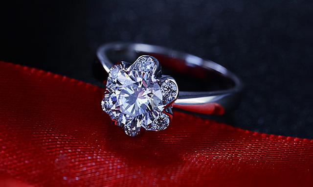 买钻石戒指要注意细节,买钻石戒指的基本常识-第2张图片-翡翠网