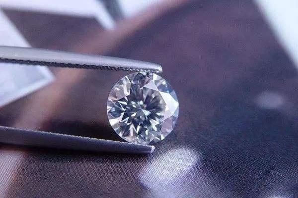 24k钻石戒指多少钱钻石一克拉多少克-第3张图片-翡翠网
