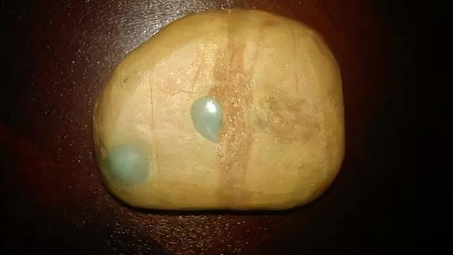 很像翡翠原石翡翠原石切开后图片-第3张图片-翡翠网 很像翡翠原石翡翠原石切开后图片-第3张图片-翡翠网