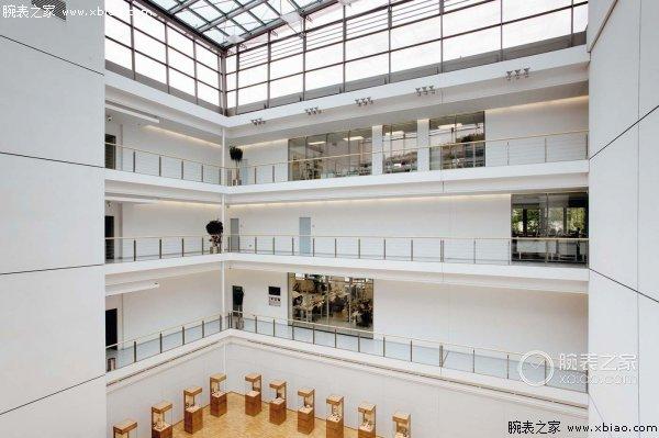 带蓝钢的毛坯翡翠手镯一千万满绿翡翠手镯-第3张图片-翡翠网 带蓝钢的毛坯翡翠手镯一千万满绿翡翠手镯-第3张图片-翡翠网