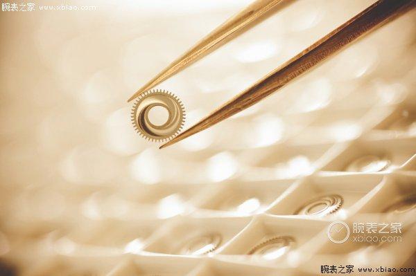 带蓝钢的毛坯翡翠手镯一千万满绿翡翠手镯-第6张图片-翡翠网 带蓝钢的毛坯翡翠手镯一千万满绿翡翠手镯-第6张图片-翡翠网