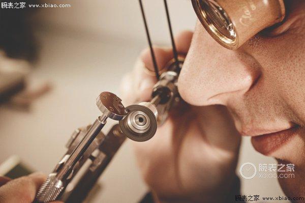 带蓝钢的毛坯翡翠手镯一千万满绿翡翠手镯-第7张图片-翡翠网 带蓝钢的毛坯翡翠手镯一千万满绿翡翠手镯-第7张图片-翡翠网