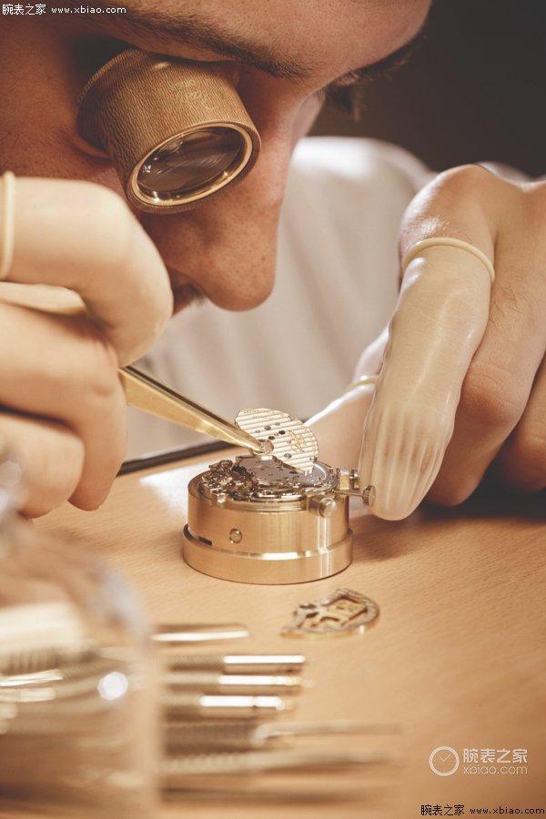 带蓝钢的毛坯翡翠手镯一千万满绿翡翠手镯-第8张图片-翡翠网 带蓝钢的毛坯翡翠手镯一千万满绿翡翠手镯-第8张图片-翡翠网