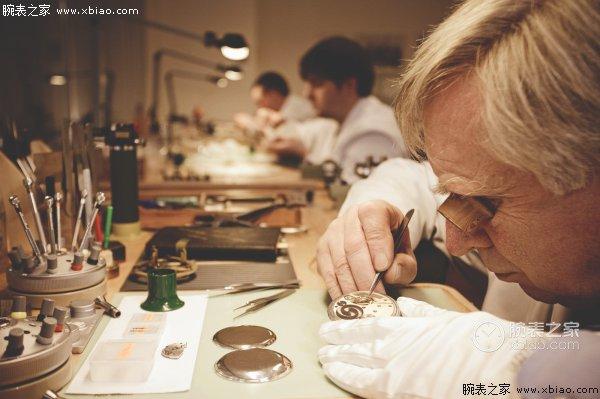 带蓝钢的毛坯翡翠手镯一千万满绿翡翠手镯-第14张图片-翡翠网 带蓝钢的毛坯翡翠手镯一千万满绿翡翠手镯-第14张图片-翡翠网