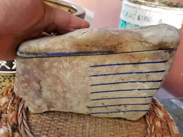 翡翠原石比成品贵,金丝种翡翠原石-第1张图片-翡翠网 翡翠原石比成品贵,金丝种翡翠原石-第1张图片-翡翠网