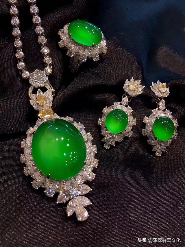 糯种飘阳绿翡翠值不值钱,糯种阳绿翡翠价格-第3张图片-翡翠网 糯种飘阳绿翡翠值不值钱,糯种阳绿翡翠价格-第3张图片-翡翠网