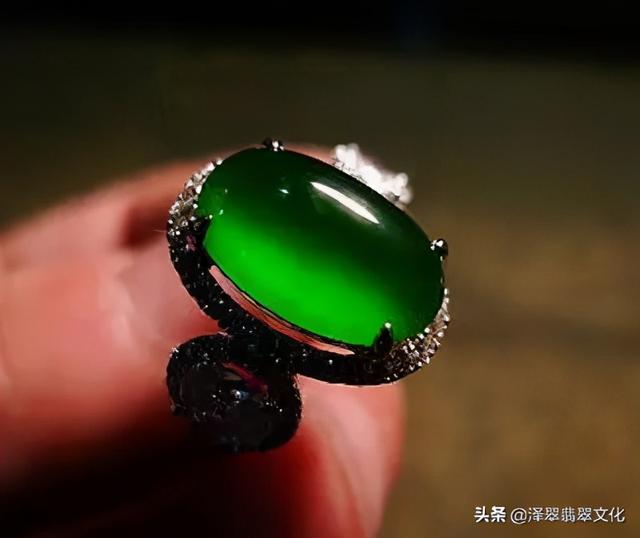 糯种飘阳绿翡翠值不值钱,糯种阳绿翡翠价格-第7张图片-翡翠网 糯种飘阳绿翡翠值不值钱,糯种阳绿翡翠价格-第7张图片-翡翠网