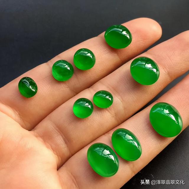 糯种飘阳绿翡翠值不值钱,糯种阳绿翡翠价格-第8张图片-翡翠网 糯种飘阳绿翡翠值不值钱,糯种阳绿翡翠价格-第8张图片-翡翠网