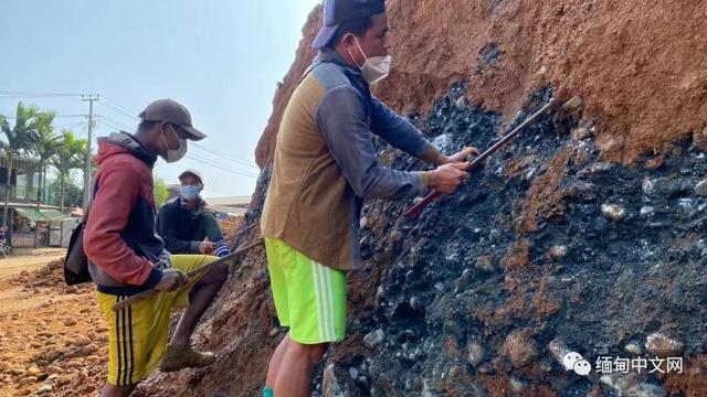 玻璃种翡翠原石源头工厂翡翠原石图片欣赏图片-第1张图片-翡翠网 玻璃种翡翠原石源头工厂翡翠原石图片欣赏图片-第1张图片-翡翠网