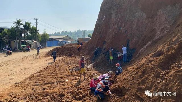 玻璃种翡翠原石源头工厂翡翠原石图片欣赏图片-第4张图片-翡翠网 玻璃种翡翠原石源头工厂翡翠原石图片欣赏图片-第4张图片-翡翠网