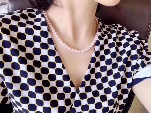 放水里鉴别死玉活玉,自己的翡翠手镯可以给妈妈戴吗-第3张图片-翡翠网 放水里鉴别死玉活玉,自己的翡翠手镯可以给妈妈戴吗-第3张图片-翡翠网