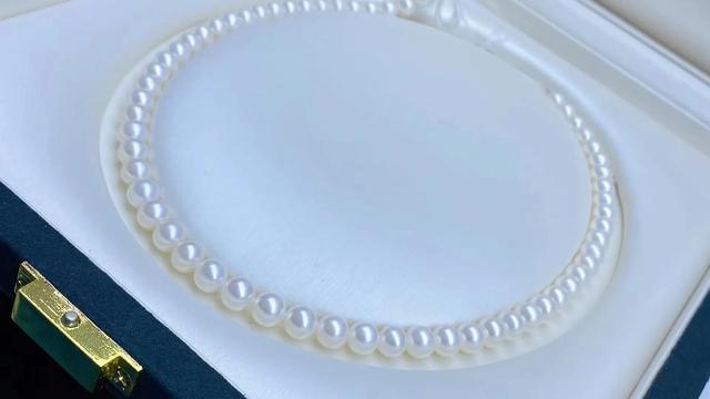 放水里鉴别死玉活玉,自己的翡翠手镯可以给妈妈戴吗-第4张图片-翡翠网 放水里鉴别死玉活玉,自己的翡翠手镯可以给妈妈戴吗-第4张图片-翡翠网