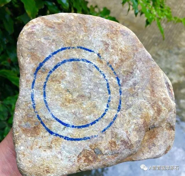 翡翠原石区分敞口翡翠绝矿敞口有哪些-第3张图片-翡翠网 翡翠原石区分敞口翡翠绝矿敞口有哪些-第3张图片-翡翠网