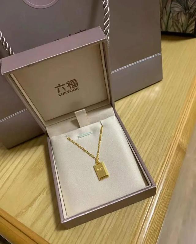 黄金买哪个品牌最好,黄金排名前十名品牌有哪些-第7张图片-翡翠网 黄金买哪个品牌最好,黄金排名前十名品牌有哪些-第7张图片-翡翠网