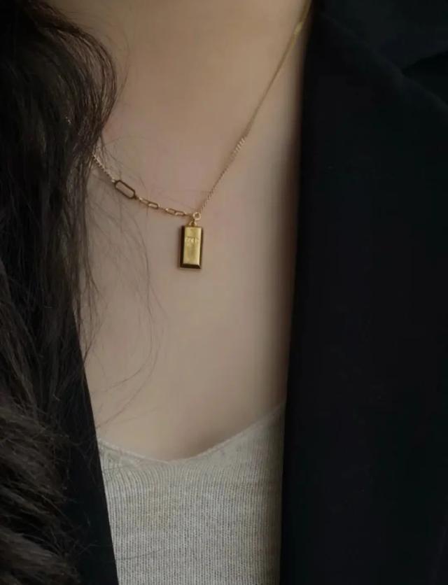 黄金买哪个品牌最好,黄金排名前十名品牌有哪些-第8张图片-翡翠网 黄金买哪个品牌最好,黄金排名前十名品牌有哪些-第8张图片-翡翠网