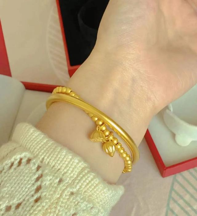 黄金买哪个品牌最好,黄金排名前十名品牌有哪些-第12张图片-翡翠网 黄金买哪个品牌最好,黄金排名前十名品牌有哪些-第12张图片-翡翠网