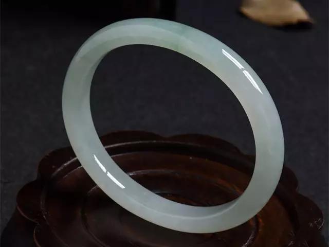 翡翠手镯12种颜情感
侣翡翠手镯图片大全-第4张图片-翡翠网 翡翠手镯12种颜情感
侣翡翠手镯图片大全-第4张图片-翡翠网