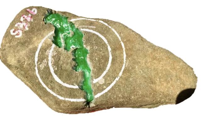 老凤祥里面卖的玉是真的吗,老凤祥可以买的翡翠原石-第2张图片-翡翠网 老凤祥里面卖的玉是真的吗,老凤祥可以买的翡翠原石-第2张图片-翡翠网