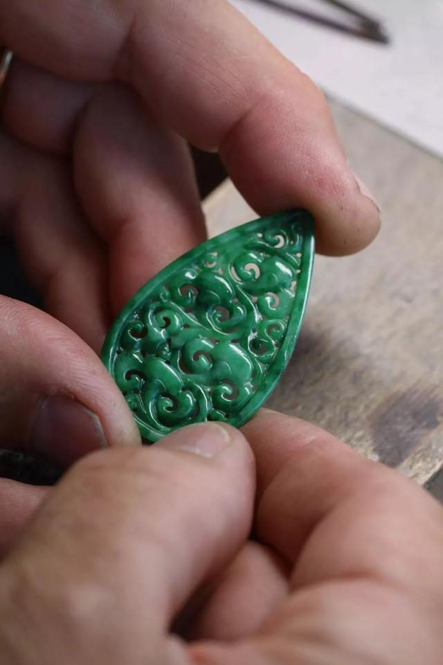 老凤祥里面卖的玉是真的吗,老凤祥可以买的翡翠原石-第14张图片-翡翠网 老凤祥里面卖的玉是真的吗,老凤祥可以买的翡翠原石-第14张图片-翡翠网