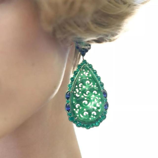 老凤祥里面卖的玉是真的吗,老凤祥可以买的翡翠原石-第15张图片-翡翠网 老凤祥里面卖的玉是真的吗,老凤祥可以买的翡翠原石-第15张图片-翡翠网