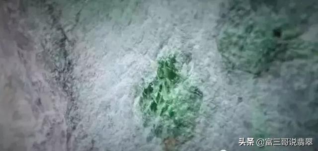 冰种翡翠原石瑞丽翡翠原石价格一般多少钱-第5张图片-翡翠网 冰种翡翠原石瑞丽翡翠原石价格一般多少钱-第5张图片-翡翠网