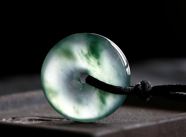 最值钱的原石翡翠,哪种陨石最值钱-第8张图片-翡翠网 最值钱的原石翡翠,哪种陨石最值钱-第8张图片-翡翠网