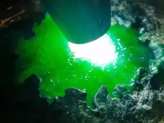 缅甸哪个城市批发翡翠缅甸翡翠会卡知识-第11张图片-翡翠网 缅甸哪个城市批发翡翠缅甸翡翠会卡知识-第11张图片-翡翠网