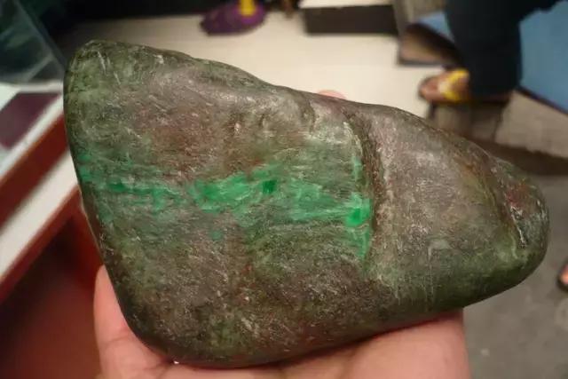 缅甸哪个城市批发翡翠缅甸翡翠会卡知识-第12张图片-翡翠网 缅甸哪个城市批发翡翠缅甸翡翠会卡知识-第12张图片-翡翠网