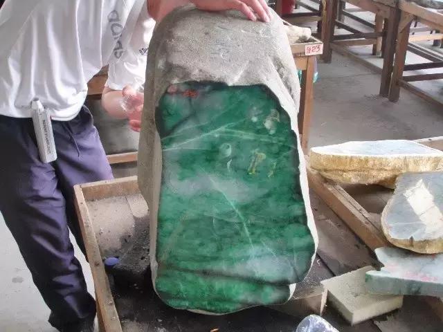 缅甸哪个城市批发翡翠缅甸翡翠会卡知识-第16张图片-翡翠网 缅甸哪个城市批发翡翠缅甸翡翠会卡知识-第16张图片-翡翠网