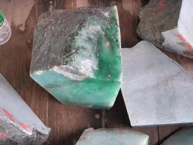 缅甸哪个城市批发翡翠缅甸翡翠会卡知识-第19张图片-翡翠网 缅甸哪个城市批发翡翠缅甸翡翠会卡知识-第19张图片-翡翠网