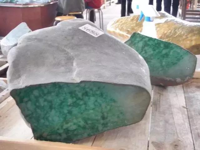 缅甸哪个城市批发翡翠缅甸翡翠会卡知识-第21张图片-翡翠网 缅甸哪个城市批发翡翠缅甸翡翠会卡知识-第21张图片-翡翠网