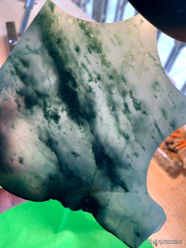 糯冰飘花手镯市场价多少冰飘花翡翠手镯定制方法-第1张图片-翡翠网