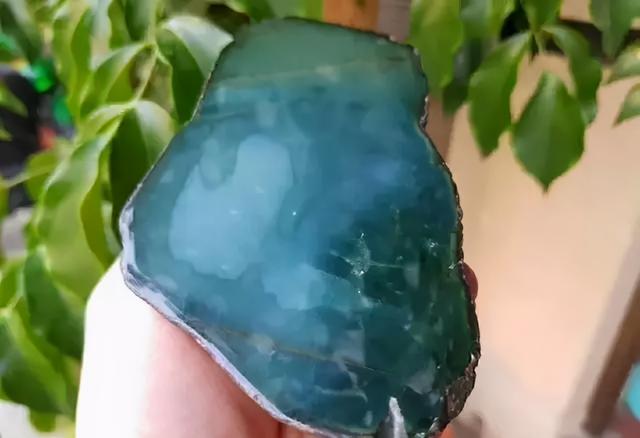 蓝水翡翠原石,蓝色的翡翠原石-第3张图片-翡翠网 蓝水翡翠原石,蓝色的翡翠原石-第3张图片-翡翠网