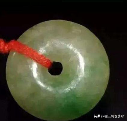 翡翠戴久了怎样清洗翡翠手镯清理妙招-第1张图片-翡翠网 翡翠戴久了怎样清洗翡翠手镯清理妙招-第1张图片-翡翠网