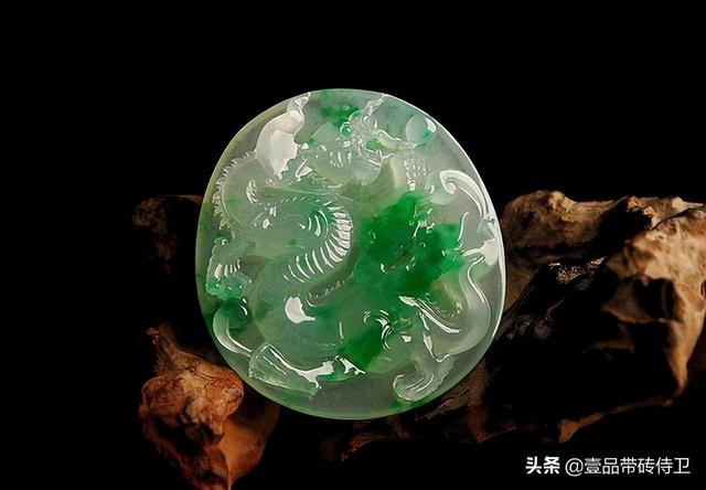 关于翡翠的知识,鉴别翡翠真假小知识-第1张图片-翡翠网 关于翡翠的知识,鉴别翡翠真假小知识-第1张图片-翡翠网