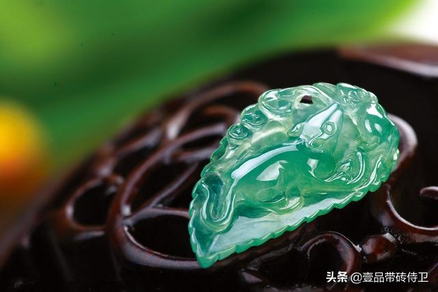 关于翡翠的知识,鉴别翡翠真假小知识-第2张图片-翡翠网 关于翡翠的知识,鉴别翡翠真假小知识-第2张图片-翡翠网