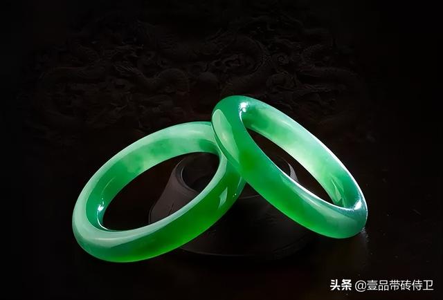 关于翡翠的知识,鉴别翡翠真假小知识-第4张图片-翡翠网 关于翡翠的知识,鉴别翡翠真假小知识-第4张图片-翡翠网