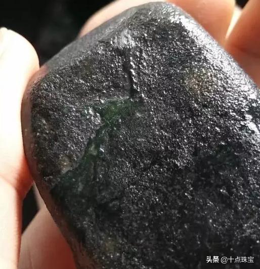 翡翠原石瞒是什么,翡翠白肉细糯挂件-第29张图片-翡翠网 翡翠原石瞒是什么,翡翠白肉细糯挂件-第29张图片-翡翠网