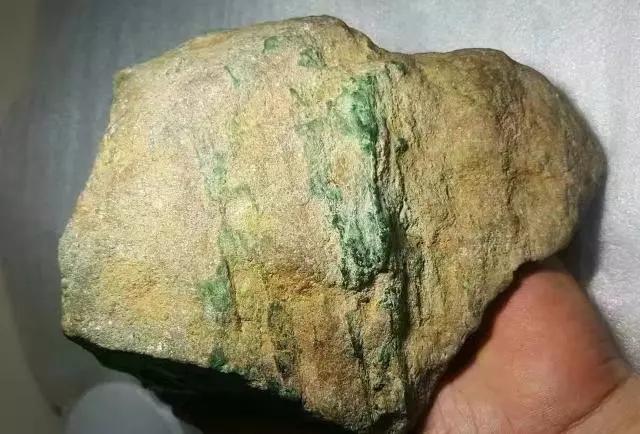 郑州冰种翡翠原石,冰种和高冰的区别图片-第1张图片-翡翠网 郑州冰种翡翠原石,冰种和高冰的区别图片-第1张图片-翡翠网