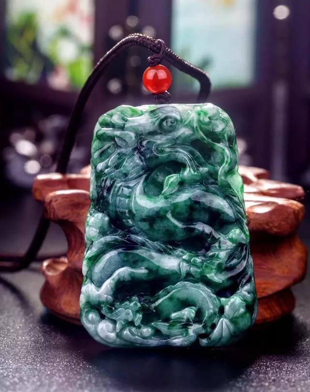 翡翠黑癣翠原石,翡翠皮壳有癣的原石图-第1张图片-翡翠网 翡翠黑癣翠原石,翡翠皮壳有癣的原石图-第1张图片-翡翠网