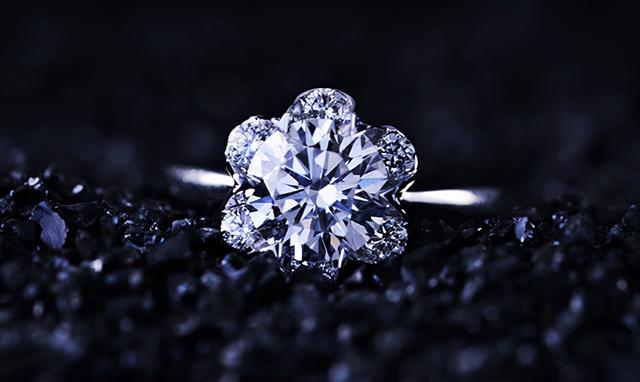 女钻戒指款式大全图片和价格,经典钻石戒指图片大全-第4张图片-翡翠网