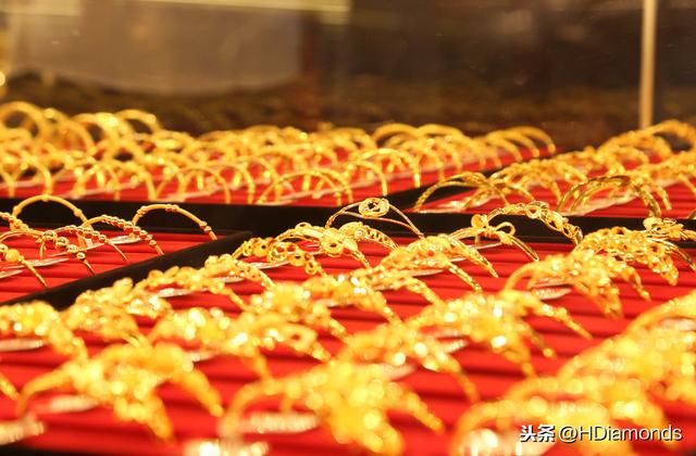 最新款的黄金戒指图片,适合年轻人的黄金戒指女款式-第2张图片-翡翠网 最新款的黄金戒指图片,适合年轻人的黄金戒指女款式-第2张图片-翡翠网